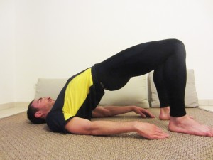 Posture yoga du demi-pont