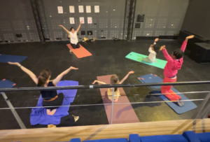 Yoga enfants à la médiathèque de Vaise avec Orezen - Kissline Mai
